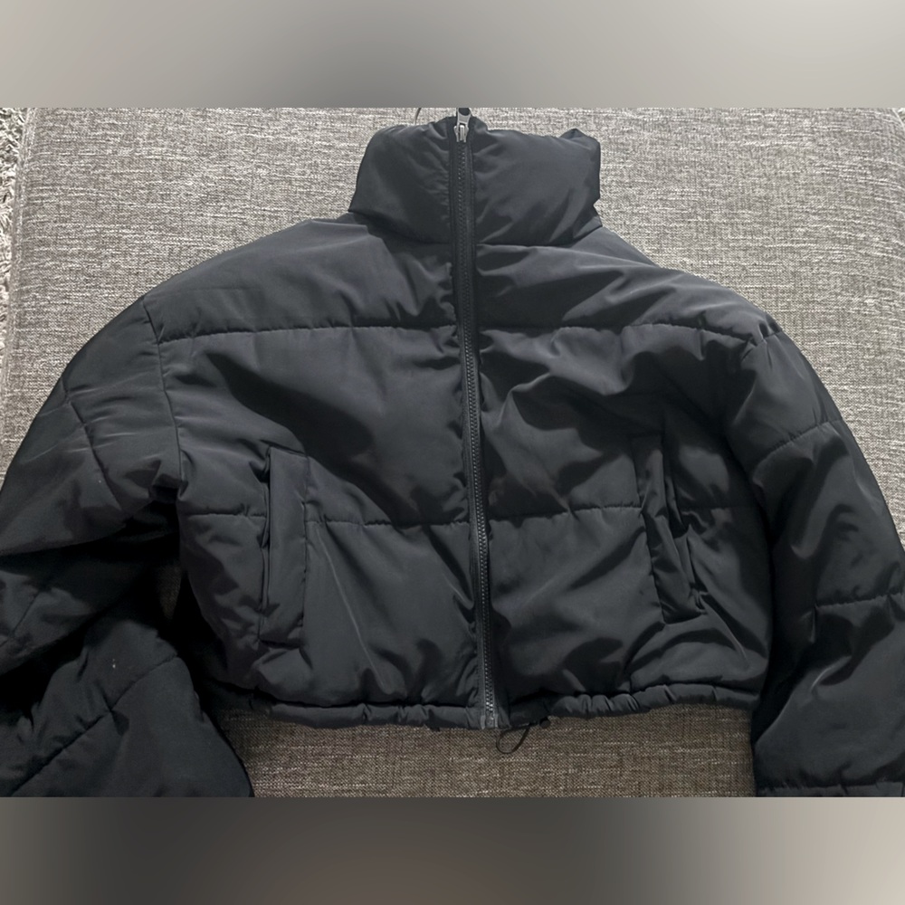 Black cropped Puffer Jacket